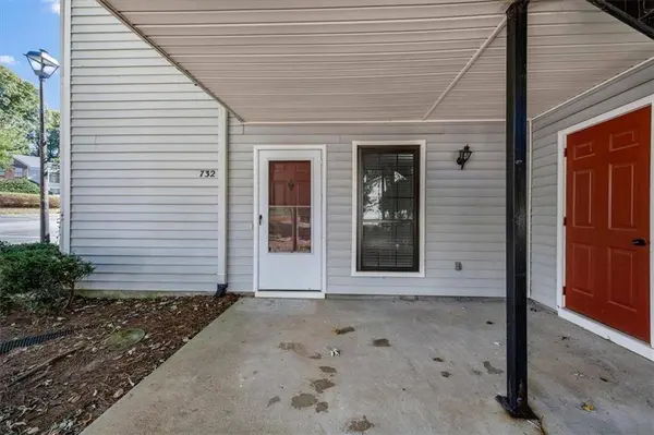 732 Windchase LN, Stone Mountain, GA 30083