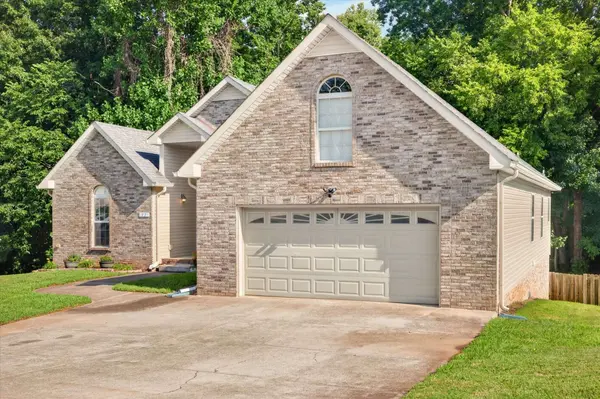 77 West Dr, Clarksville, TN 37040
