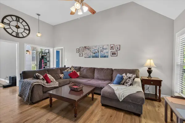 77 West Dr, Clarksville, TN 37040