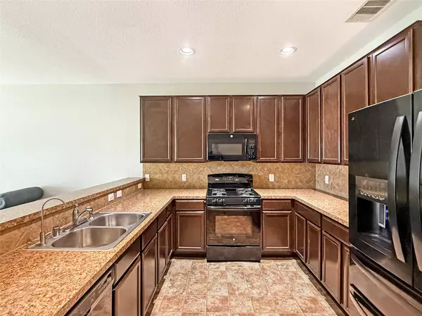 2423 Cloudy Bay DR, Fresno, TX 77545