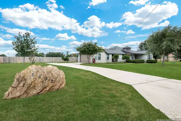 1852 County Road 6710, Lytle, TX 78052