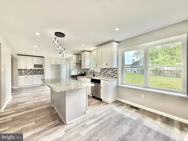 27 CHAPEL CIR, Sicklerville, NJ 08081