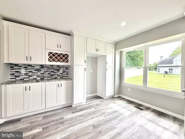 27 CHAPEL CIR, Sicklerville, NJ 08081