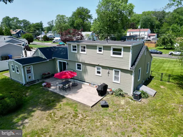 566 S FORKLANDING RD, Maple Shade, NJ 08052