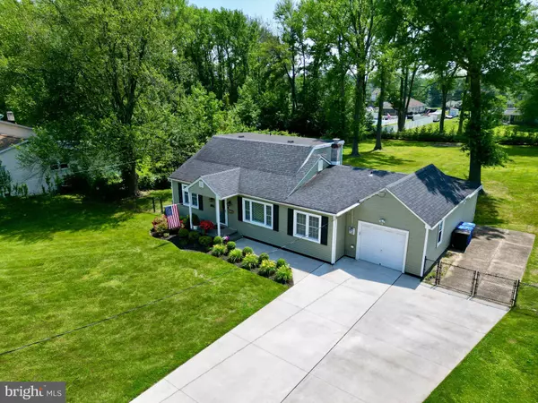 566 S FORKLANDING RD, Maple Shade, NJ 08052