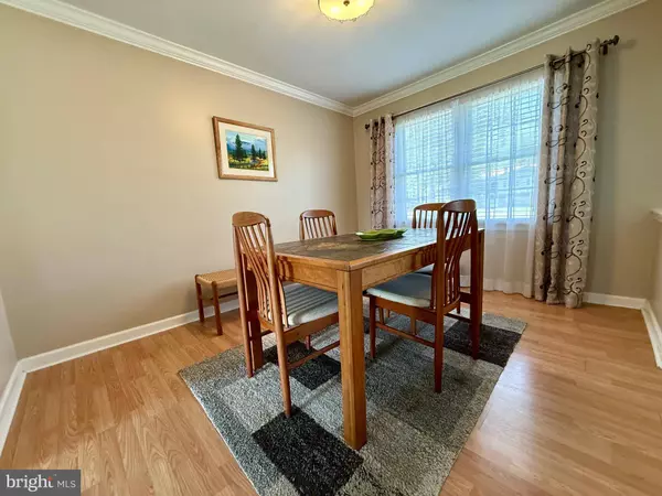 566 S FORKLANDING RD, Maple Shade, NJ 08052