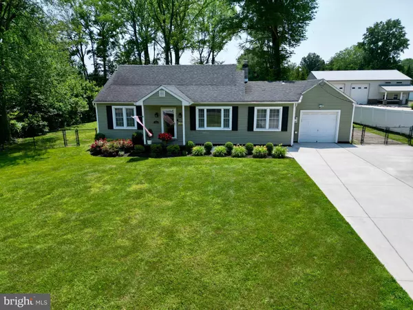 566 S FORKLANDING RD, Maple Shade, NJ 08052