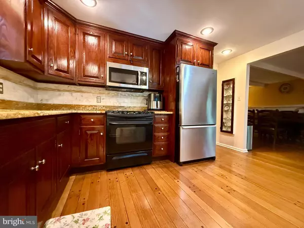 110 PARTREE RD, Cherry Hill, NJ 08003