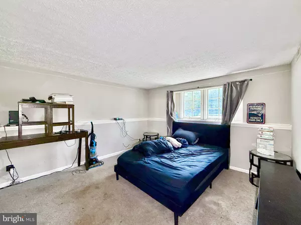 182 KENWOOD DR, Sicklerville, NJ 08081