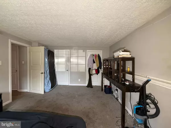 182 KENWOOD DR, Sicklerville, NJ 08081