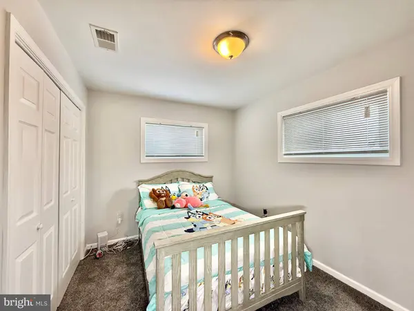 24 ROUNDWOOD LN, Levittown, PA 19055