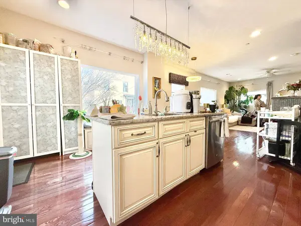 165 W THOMPSON ST, Philadelphia, PA 19122