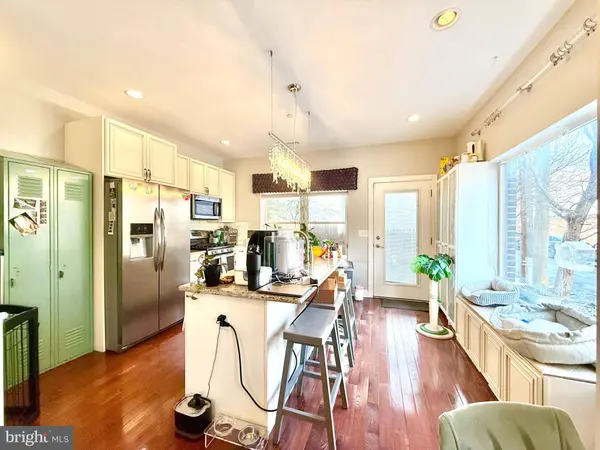 165 W THOMPSON ST, Philadelphia, PA 19122