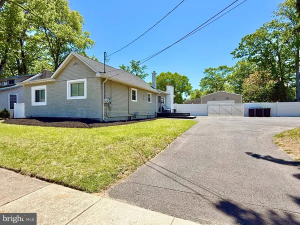 16 E 9TH AVE, Pine Hill, NJ 08021