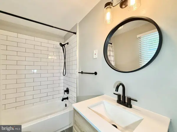 16 E 9TH AVE, Pine Hill, NJ 08021
