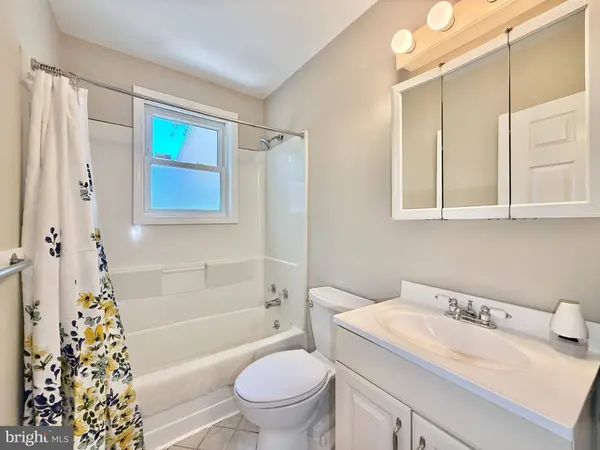 138 W LINWOOD AVE, Maple Shade, NJ 08052
