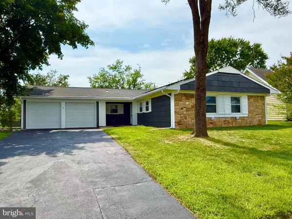 15 GARRETT LN, Willingboro, NJ 08046