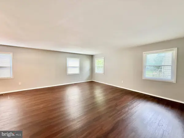 15 GARRETT LN, Willingboro, NJ 08046