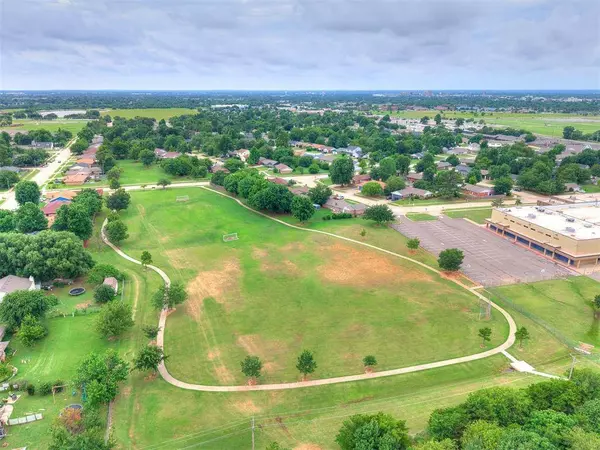 1401 Baycharter ST, Norman, OK 73071