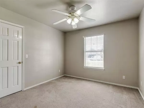 279 Woodlands DR, Harrah, OK 73045