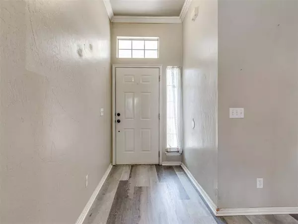 279 Woodlands DR, Harrah, OK 73045