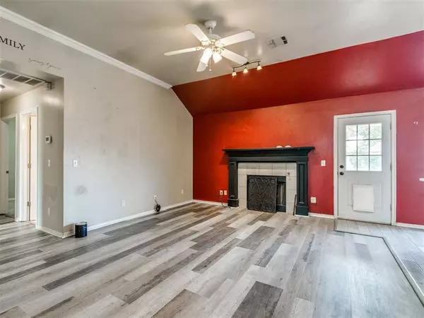 279 Woodlands DR, Harrah, OK 73045