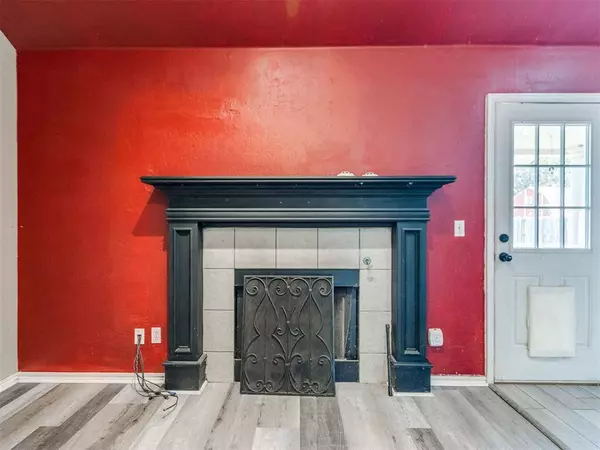 279 Woodlands DR, Harrah, OK 73045