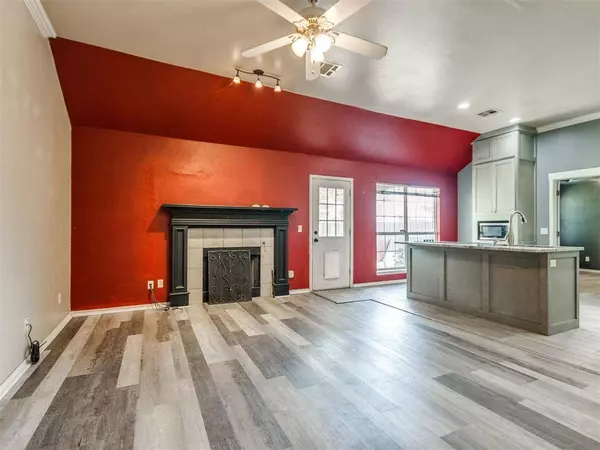 279 Woodlands DR, Harrah, OK 73045