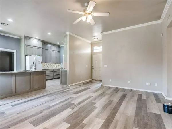 279 Woodlands DR, Harrah, OK 73045