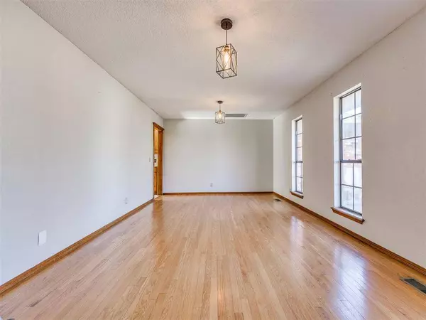 7230 NW 115th ST, Oklahoma City, OK 73162