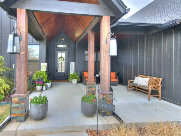 53 N Oaks RD, Harrah, OK 73045