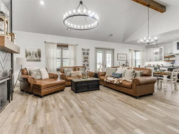 53 N Oaks RD, Harrah, OK 73045