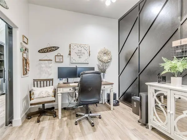 53 N Oaks RD, Harrah, OK 73045