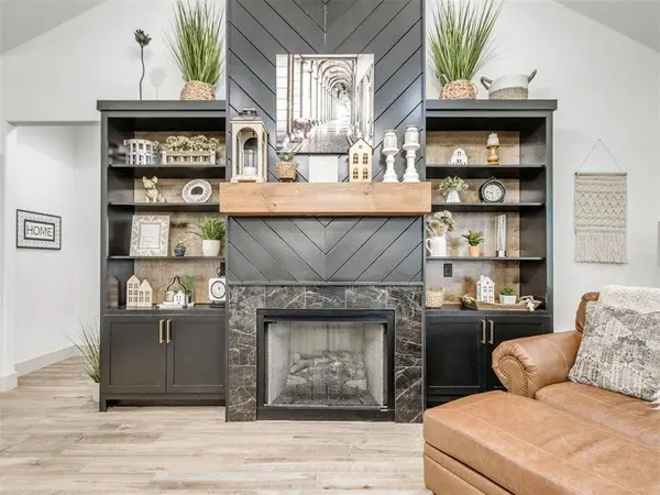 53 N Oaks RD, Harrah, OK 73045