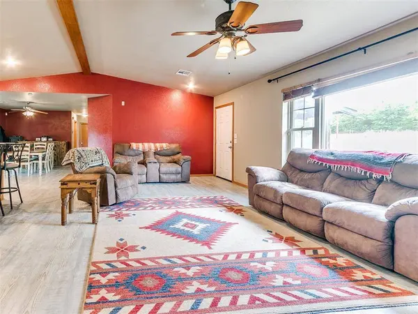 12517 Jerrad LN, Mcloud, OK 74851