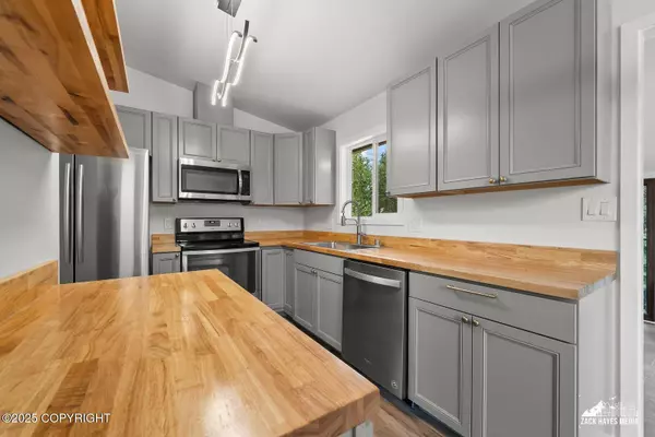 3824 Checkmate DR, Anchorage, AK 99508