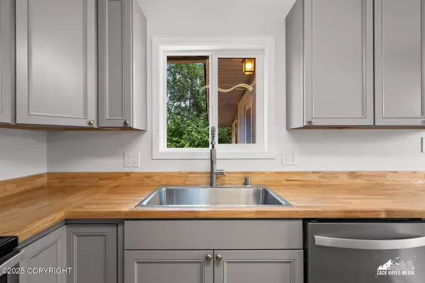 3824 Checkmate DR, Anchorage, AK 99508