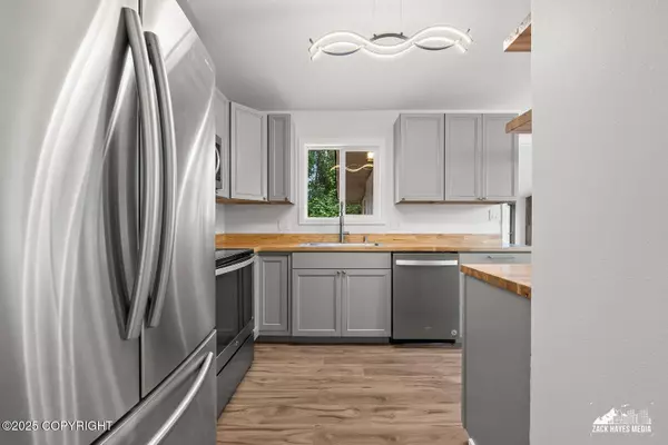 3824 Checkmate DR, Anchorage, AK 99508