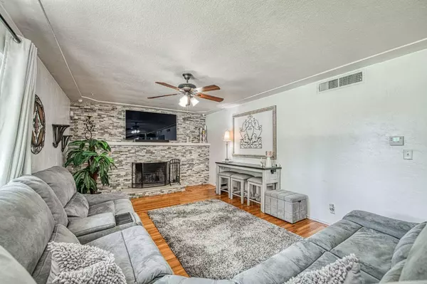 917 W Norwich AVE, Fresno, CA 93705