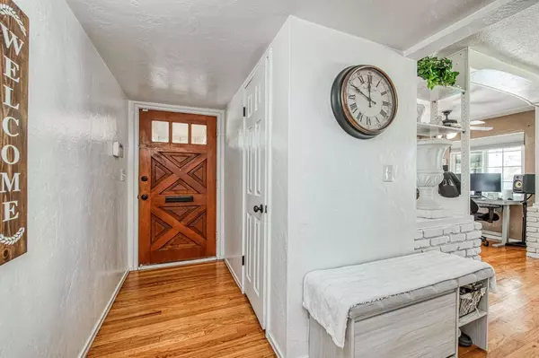 917 W Norwich AVE, Fresno, CA 93705