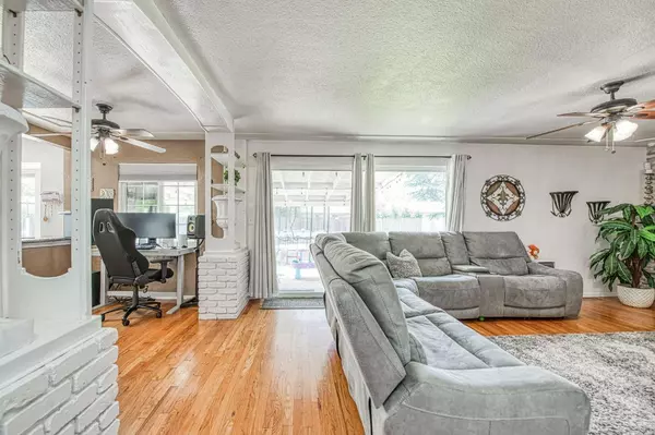 917 W Norwich AVE, Fresno, CA 93705