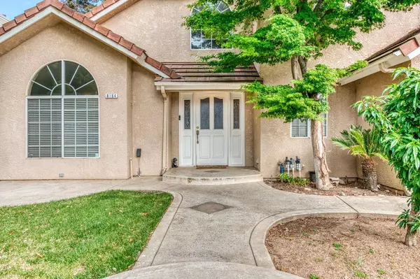 8164 N 8th ST, Fresno, CA 93720