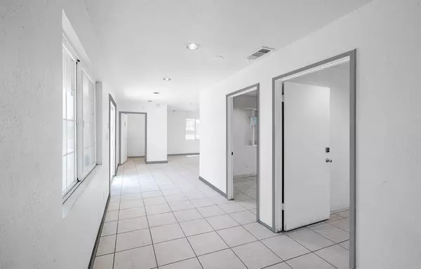 1103 Barstow AVE, Clovis, CA 93612