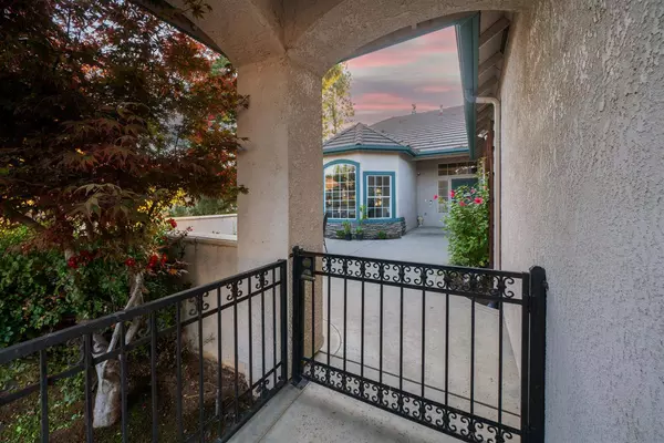 2272 Dawson Cove LN, Clovis, CA 93611