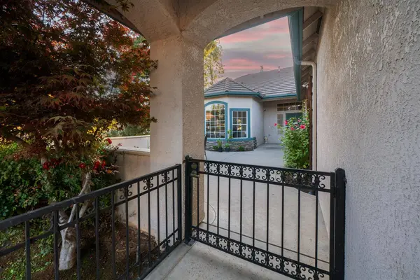 2272 Dawson Cove LN, Clovis, CA 93611