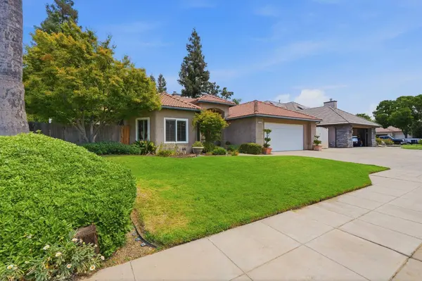2571 Wrenwood AVE, Clovis, CA 93611