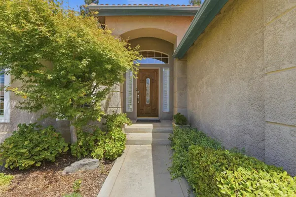 2571 Wrenwood AVE, Clovis, CA 93611