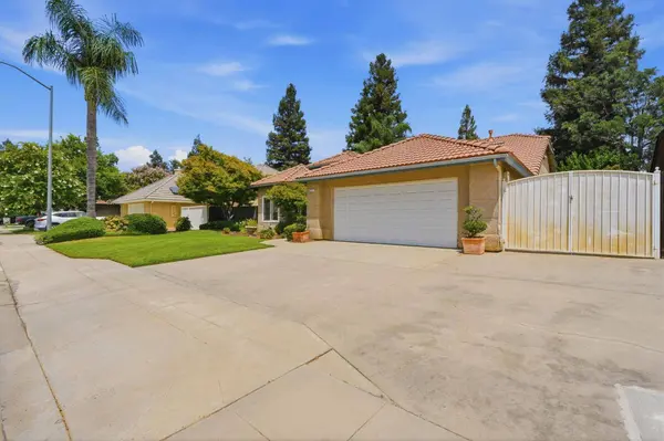 2571 Wrenwood AVE, Clovis, CA 93611