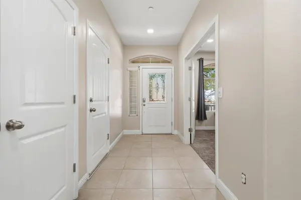 6184 E Pontiac WAY, Fresno, CA 93727