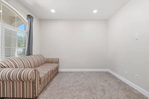 6184 E Pontiac WAY, Fresno, CA 93727